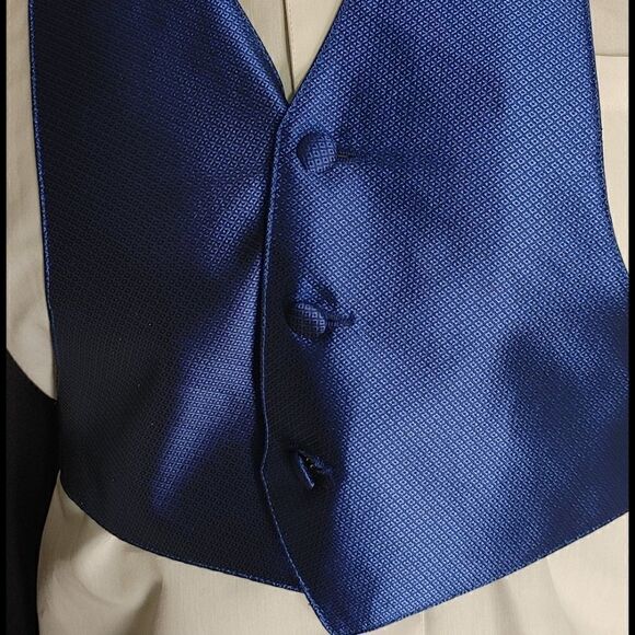 BOY'S LARR BRIO 3 PIECE FORMAL TUXEDO VEST & TIE - Picture 3 of 6